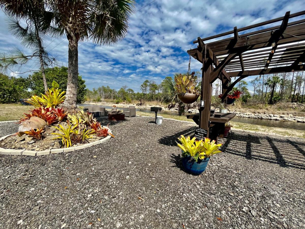 ホテル Sunset Hide Away On The Water North North Naples エクステリア 写真